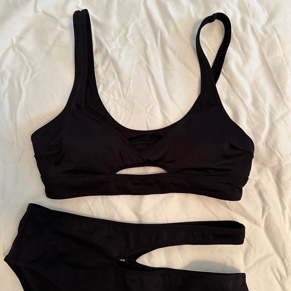 VS Lagos Bikini Set - Picture 5 of 6